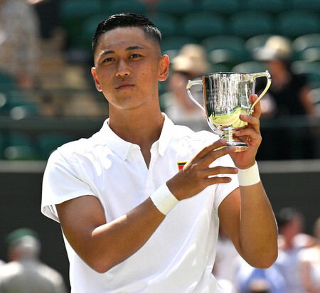 車いす部門男子シングルスで優勝した小田凱人=13日、英国・ウィンブルドン(AFP時事)