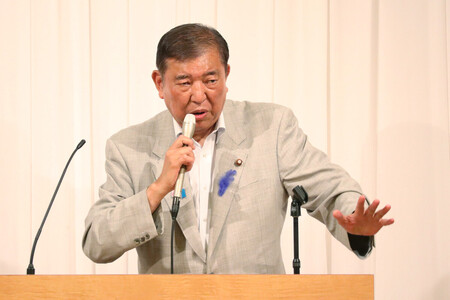 演説する石破茂首相(自民党総裁)=14日、秋田県大仙市