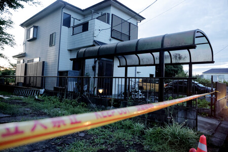 殺害された男性の遺体が見つかった民家＝１４日、茨城県河内町