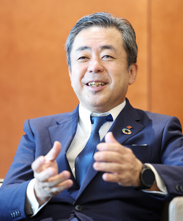 インタビューに答える生命保険協会の高田幸徳会長(住友生命保険社長)=6月24日、東京都中央区