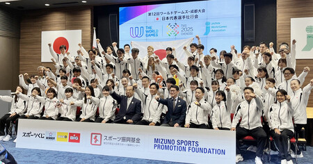 壮行会で記念撮影するワールドゲームズ日本代表の選手ら=18日午後、東京都新宿区