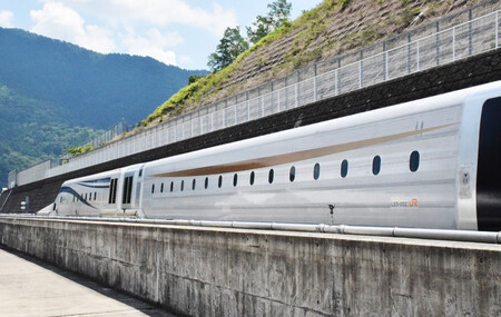 山梨リニア実験線　150/1　鉄道模型　非売品　第一試験車両 山梨のリニア実験線で走行試験が始まった日 -1997.4.3 | 乗り