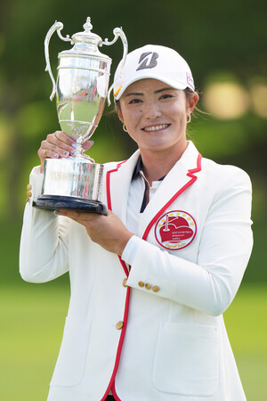 エポック ワン【渡邉彩香】圧巻の逆転Vで3年ぶりのツアー6勝目（25.7.27） 渡邉彩香 3年ぶりの6勝目を逆転で飾る - スポーツナビ