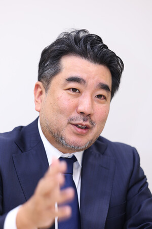 インタビューに答える、ありあけキャピタルの田中克典代表=23日、東京都中央区