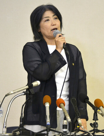 記者会見する静岡県伊東市の田久保真紀市長=31日午後、同市