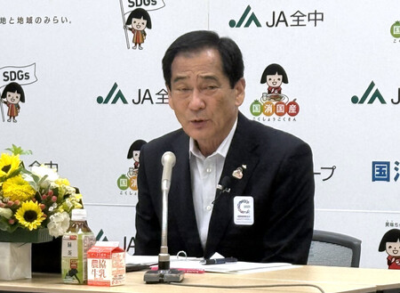 記者会見で、来年３月に辞任する意向を表明した全国農業協同組合中央会（ＪＡ全中）の山野徹会長＝１日午後、東京都千代田区