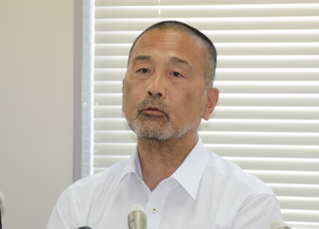再審無罪が確定し、記者会見する前川彰司さん=1日午後、福井市