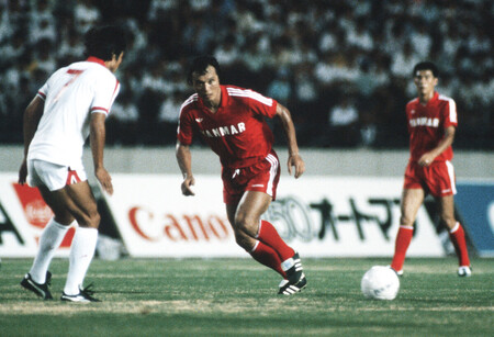 サッカー　釜本さん 釜本邦茂さん 「ガマキック」はW杯得点王をヒントに誕生 蹴る