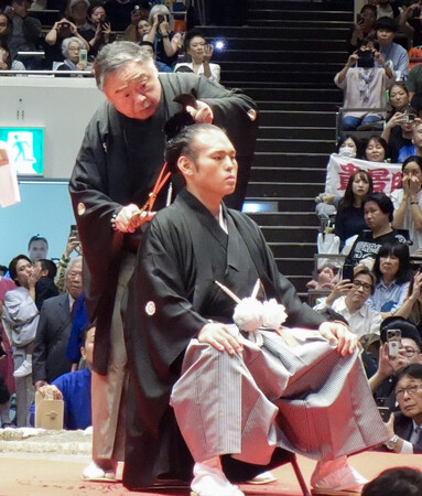 元貴景勝「まげに誇り」＝断髪式に300人―大相撲 | 時事通信ニュース