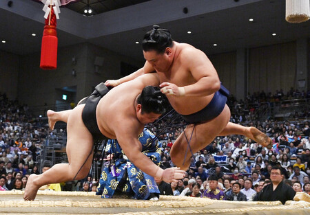 豊昇龍、初日に土=大相撲九州場所初日 | 時事通信ニュース 豊昇龍、初日に土=大相撲九州場所初日 | 時事通信ニュース