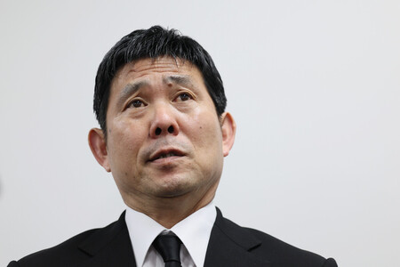 今西和男さんの死去を受け、取材に応じるサッカー日本代表の森保一監督＝１８日、Ｅピース