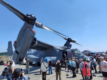 オスプレイ展示、空挺降下も＝米軍横田基地で友好祭―東京 | 時事通信