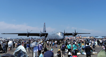 オスプレイ展示、空挺降下も＝米軍横田基地で友好祭―東京 | 時事通信
