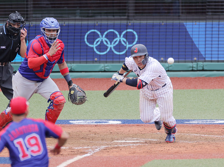 甲斐のスクイズ 野球 時事通信ニュース