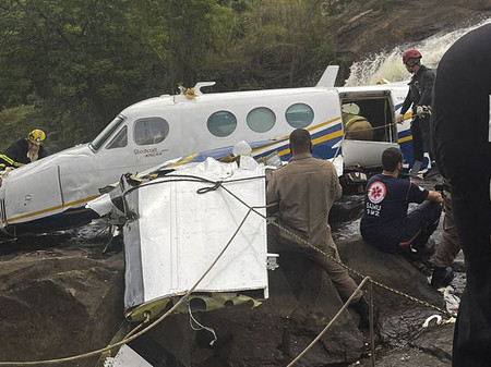 女性人気歌手 飛行機事故で死亡 時事通信ニュース