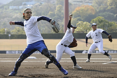 キャッチボールするイチローさん 野球 時事通信ニュース