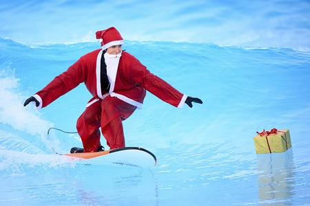 サンタも波乗り 時事通信ニュース