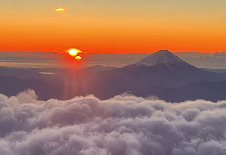 飛行機から初日の出と富士山 時事通信ニュース