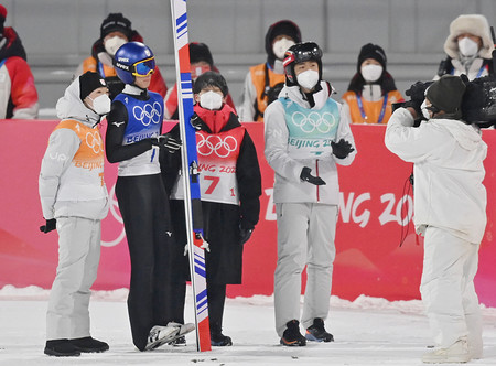 ジャンプ男子団体の競技を終えた日本 時事通信ニュース ジャンプ男子団体の競技を終えた日本 時事通信ニュース