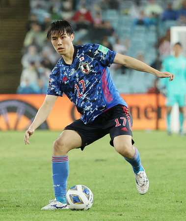 ボールをキープする田中 サッカー 時事通信ニュース