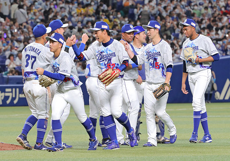 喜ぶ中日ナイン プロ野球 時事通信ニュース