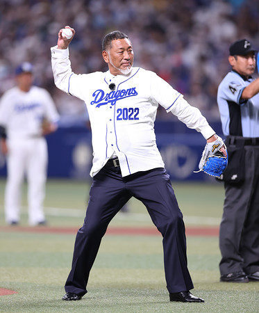 清原和博さんが始球式 プロ野球 時事通信ニュース