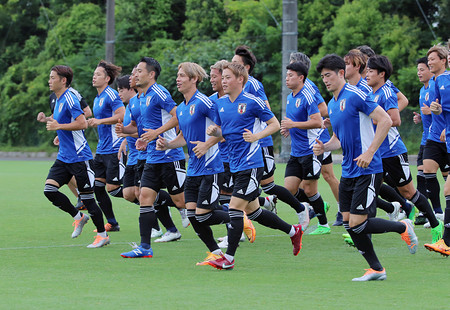 ランニングする日本代表 サッカー 時事通信ニュース