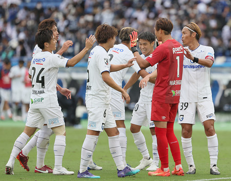 喜ぶｇ大阪の選手 ｊリーグ 時事通信ニュース