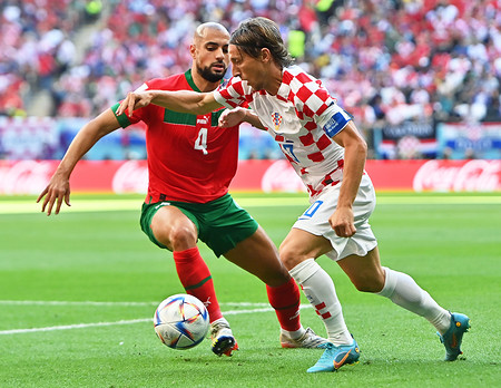 突破を試みるモドリッチ ｗ杯サッカー 時事通信ニュース