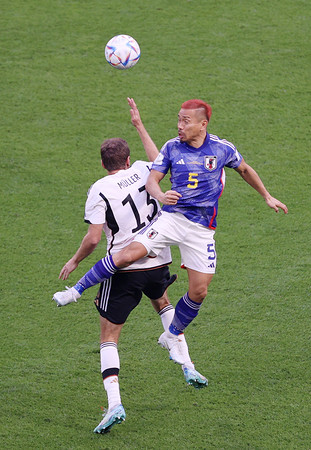 競り合う長友 ｗ杯サッカー 時事通信ニュース