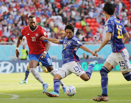 シュートを放つ守田 ｗ杯サッカー 時事通信ニュース