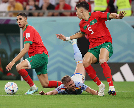 競り合い倒れるオルモ ｗ杯サッカー 時事通信ニュース