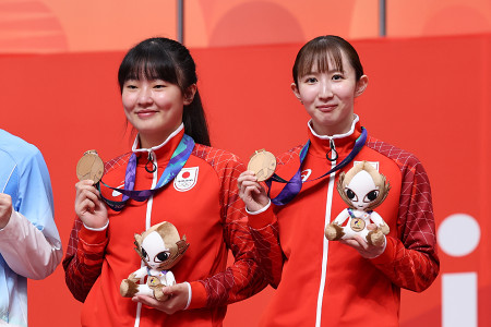 アジア大会　銅メダル 銅メダルの張本美と早田 アジア大会 | 時事通信ニュース