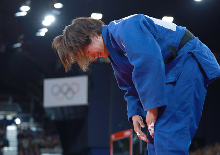 女子５２キロ級２回戦でウズベキスタンの選手に敗れた阿部詩＝２８日、パリ