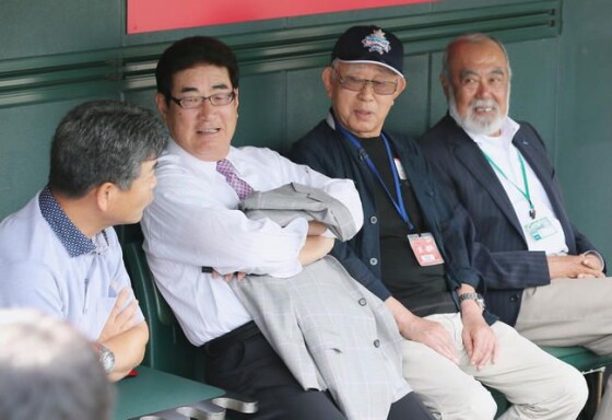 昭和40年代 ◆ 広島東洋カープ選手寄サインボール ◆ 根本・山本・山内・安仁屋 昭和40〜42年 ◇広島東洋カープ選手寄せ書きサインボール - メルカリ