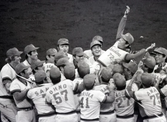 山本浩二 引退記念 昭和62年　壁掛け時計　元箱付き★広島カープ　当時物 山本浩二 引退記念 昭和62年 壁掛け時計 元箱付き☆広島カープ 当時