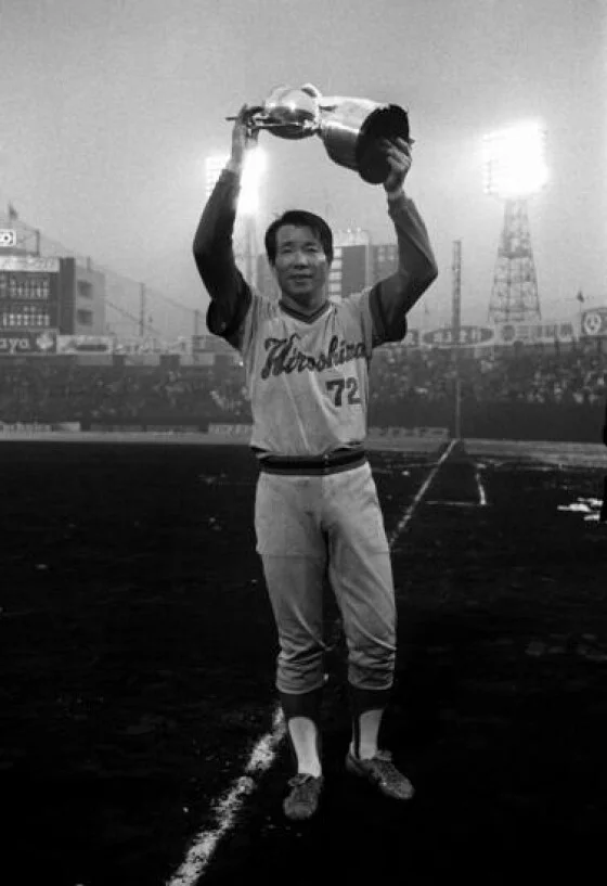 山本浩二 引退記念 昭和62年　壁掛け時計　元箱付き★広島カープ　当時物 山本浩二 引退記念 昭和62年 壁掛け時計 元箱付き☆広島カープ 当時