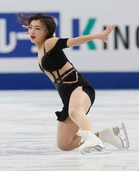Amazon.co.jp: 坂本花織 直筆サイン入りフォト写真 フィギュア