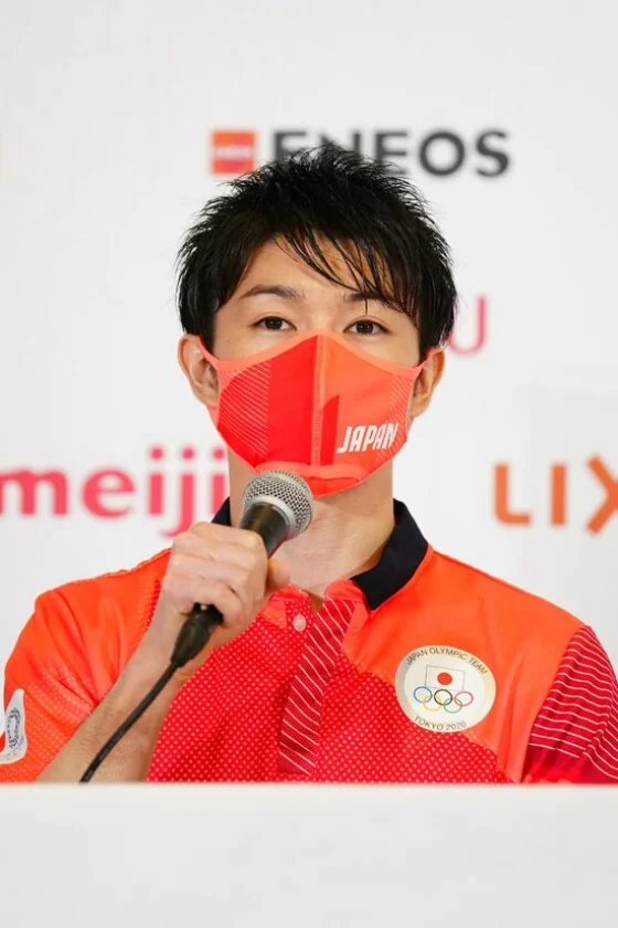 世界選手権の男子種目別決勝、鉄棒の演技を終え…：男子体操 内村