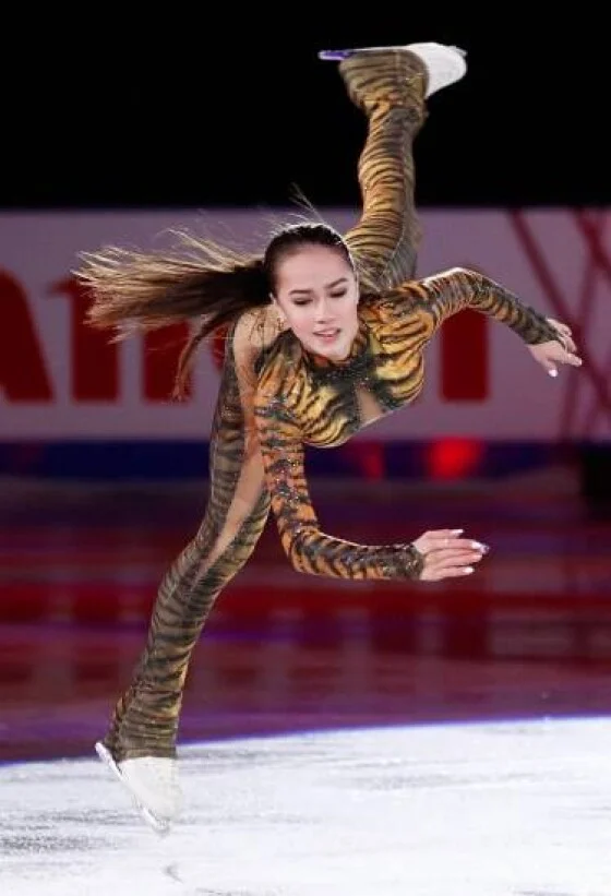 女子 フィギアスケート アリーナ・ザギトワ 直筆サイン入り写真 保証書付き q3 女子 フィギアスケート アリーナ・ザギトワ 直筆サイン入り写真