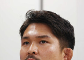 記者会見する姫野主将＝２日、フランス・トゥールーズ