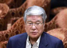 野村哲郎農林水産相＝８日、国会内