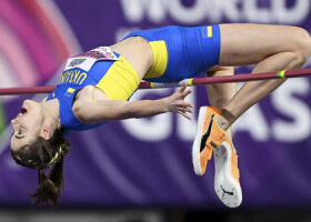 世界室内選手権の女子走り高跳びで、銀メダルを獲得したマフチフ＝１日、英国・グラスゴー（ＥＰＡ時事）