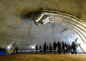 鹿島が公開したドームの内部。二酸化炭素（ＣＯ　２）を吸収するコンクリートが用いられた＝１３日、東京都調布市