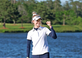 女子ゴルフのメジャー初戦、シェブロン選手権で優勝を決めたネリー・コルダ＝２１日、米テキサス州ウッドランズ（ＡＦＰ時事）