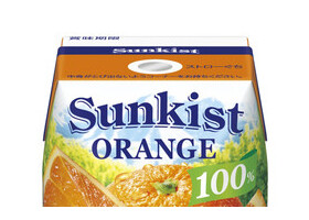 森永乳業が原料不足により販売を休止する「サンキスト　１００％オレンジ」（同社提供）