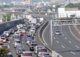 渋滞する高速道路（資料写真、ＡＦＰ時事）