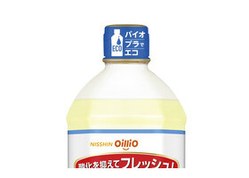 日清オイリオグループが値上げする「日清キャノーラ油」（１０００グラム入り）（同社提供）