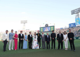 甲子園開場１００周年を迎えて行われたセレモニー＝１日、甲子園