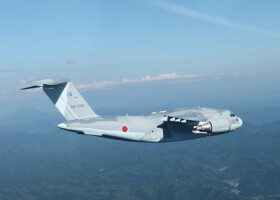 航空自衛隊のＣ２輸送機（航空自衛隊提供）